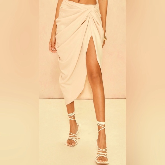 PrettyLittleThing Dresses & Skirts - NWT PRETTY LITTLE THING Ruched Side Midi Skirt. COLOR: Natural. SIZE: (U…